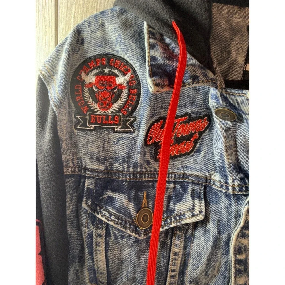 NBA Chicago Bulls Denim Jacket Mens XL Acid Wash Hooded Fleece Sleeve Patches